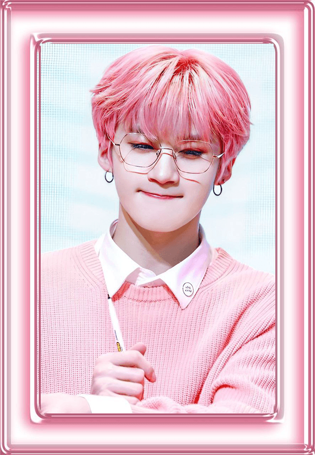 Йенан — розовый свитерок — KPOP-SOCIAL